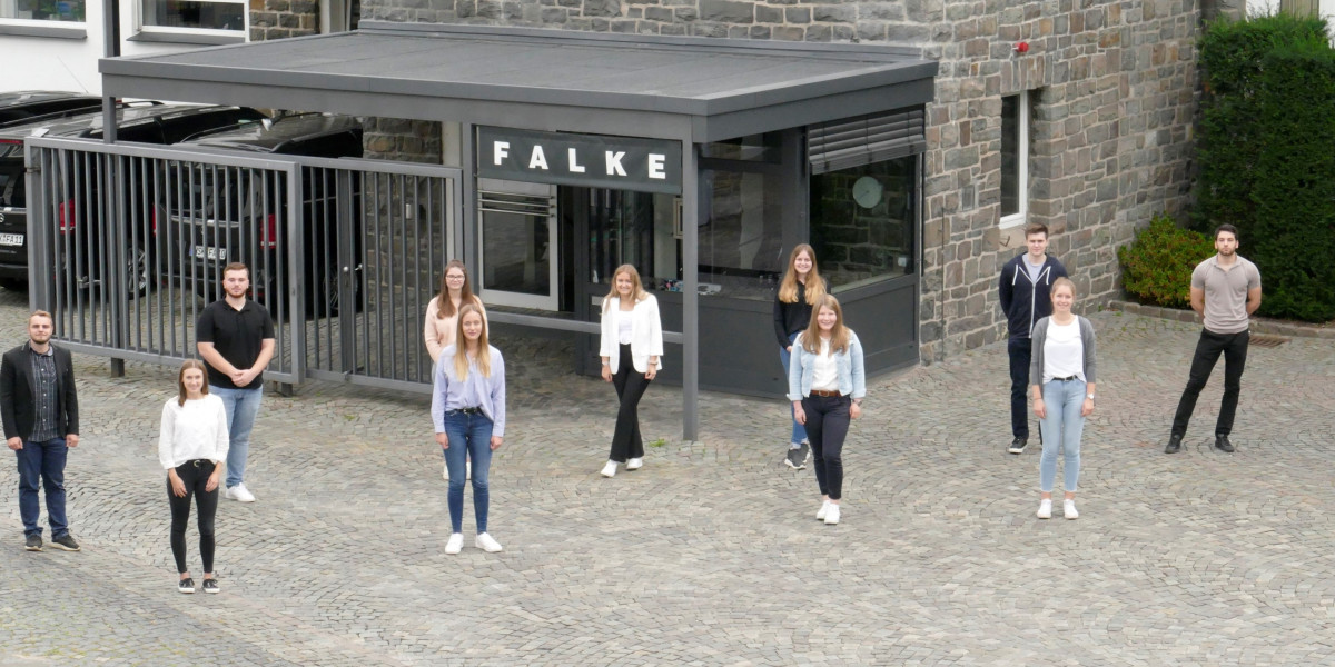 Herzlich Willkommen bei FALKE - 14 junge Menschen wagen den Start ins Berufsleben